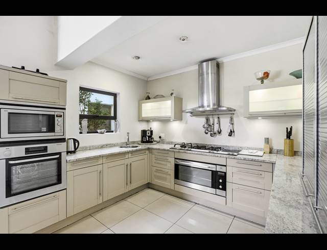 5 BEDROOM HOUSE FOR SALE IN BRYANSTON